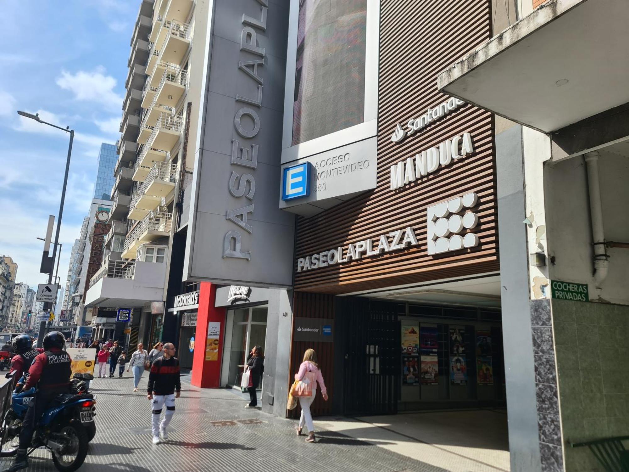 Av. Corrientes 1670 - Paseo La Plaza - Apartment - Buenos Aires — Photos 2