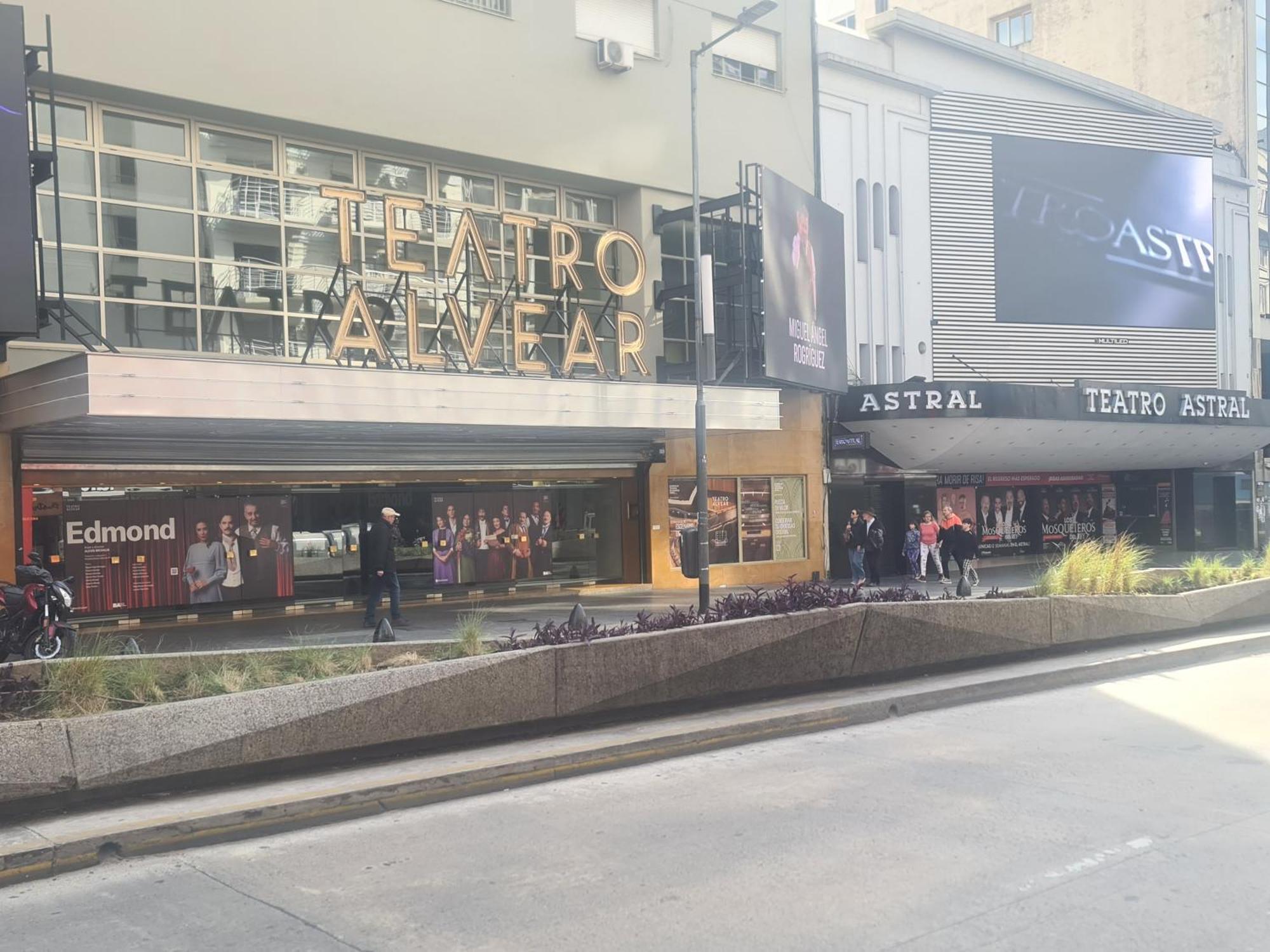 Av. Corrientes 1670 - Paseo La Plaza - Apartment - Buenos Aires — Photos 1